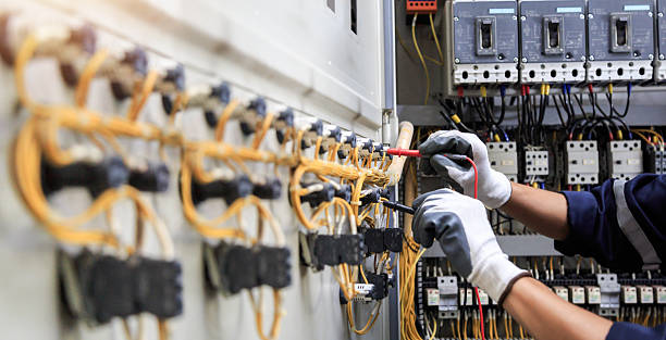 Professional Electrician technician working in Manteno, IL